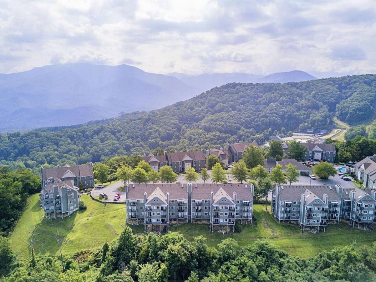 Wow Views!!-Mountain Escape-Outdoor Pool-Close To Downtown-Wifi-Cable-Private Balcony Gatlinburg Bagian luar foto