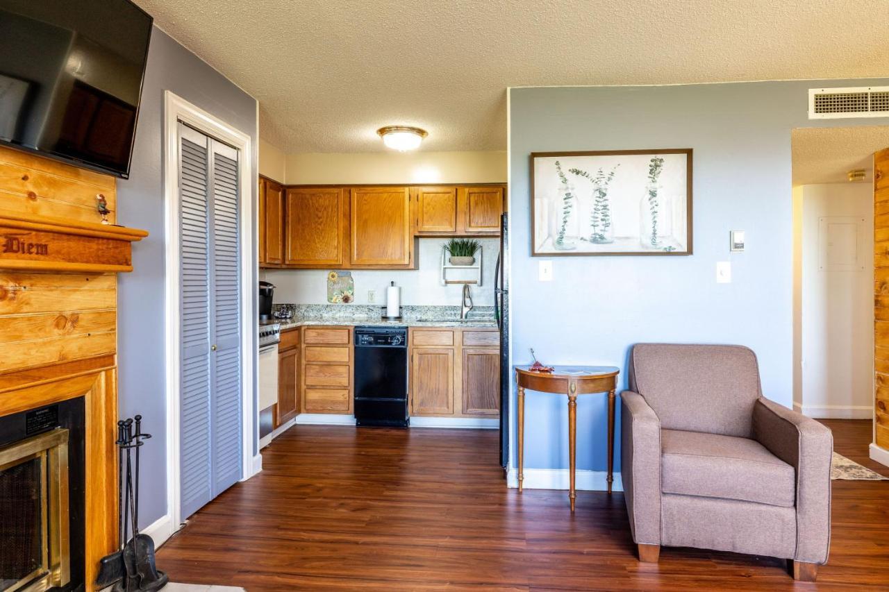 Wow Views!!-Mountain Escape-Outdoor Pool-Close To Downtown-Wifi-Cable-Private Balcony Gatlinburg Bagian luar foto