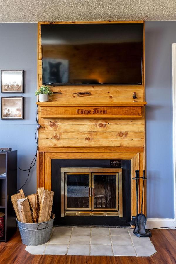 Wow Views!!-Mountain Escape-Outdoor Pool-Close To Downtown-Wifi-Cable-Private Balcony Gatlinburg Bagian luar foto