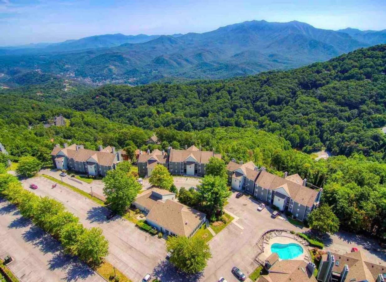 Wow Views!!-Mountain Escape-Outdoor Pool-Close To Downtown-Wifi-Cable-Private Balcony Gatlinburg Bagian luar foto