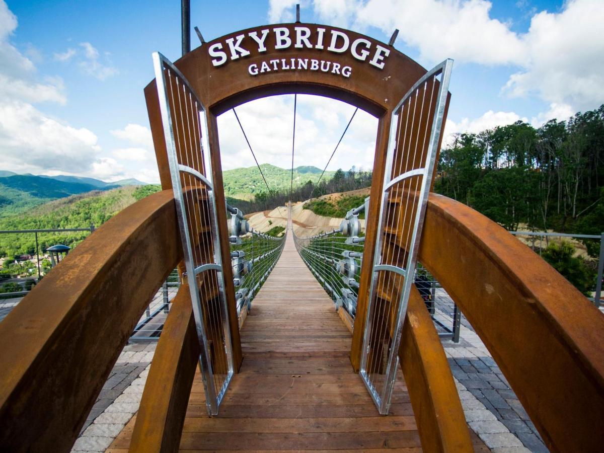 Wow Views!!-Mountain Escape-Outdoor Pool-Close To Downtown-Wifi-Cable-Private Balcony Gatlinburg Bagian luar foto