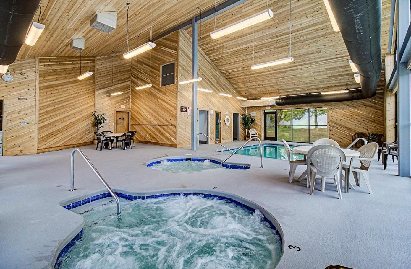 Wow Views!!-Mountain Escape-Outdoor Pool-Close To Downtown-Wifi-Cable-Private Balcony Gatlinburg Bagian luar foto